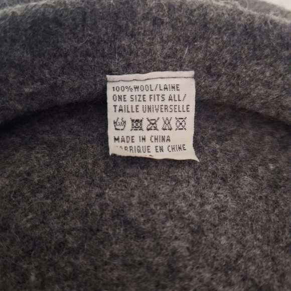 Stylish Gray Beret with Eyelet Accents - Picture 6 of 6